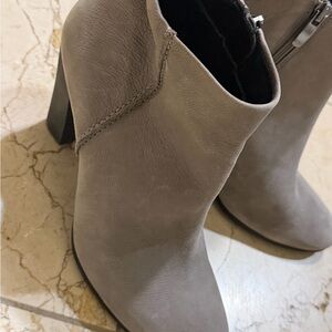 Ecco Stylish Soft Leather Gray Heeled Zip Booties.